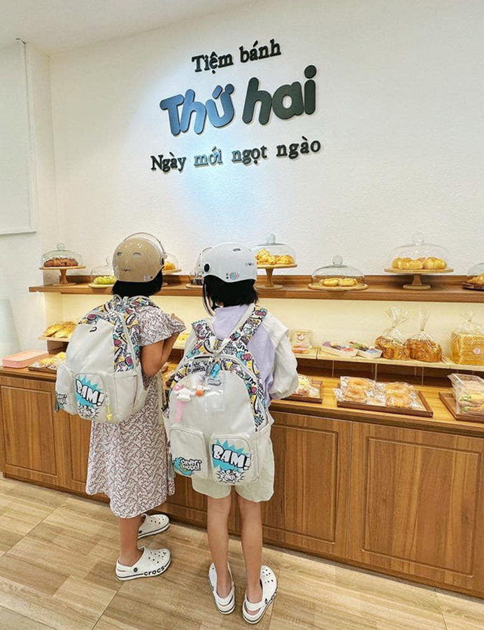 Tiệm bánh thứ hai