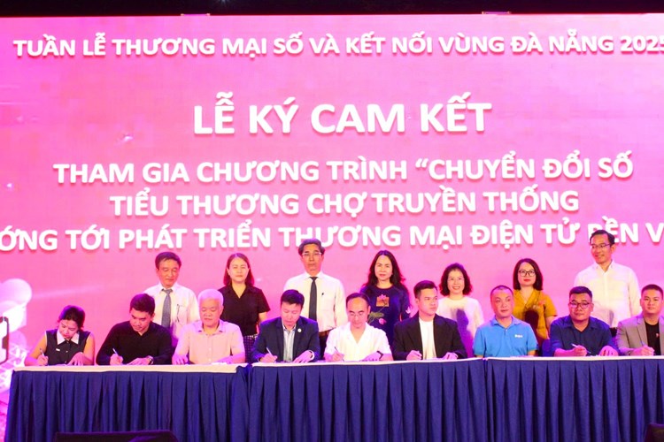 Khai mạc Tuần lễ thương mại số và kết nối vùng 2025