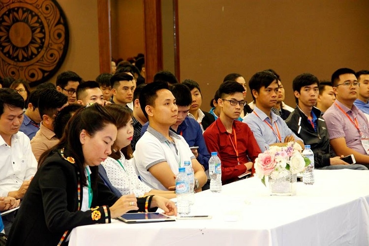 Mua sắm online trên di động đang "vượt mặt" máy tính để bàn!