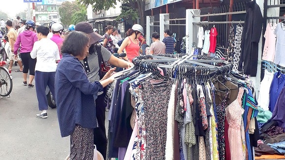Những địa chỉ "săn" quần áo hàng thùng cực chất - cực rẻ
