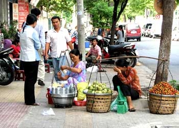 Học hỏi kinh nghiệm bán hàng từ bậc thầy gánh hàng rong đường phố