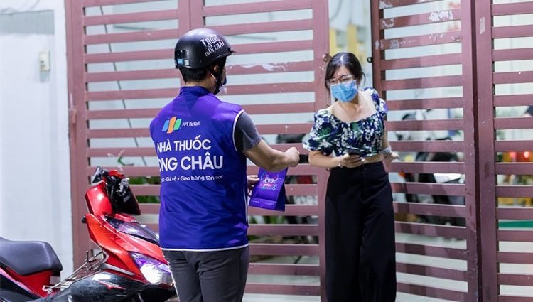 Giải đáp thắc mắc: Đi giao thuốc cho bệnh nhân, tôi có vi phạm chỉ thị 16?