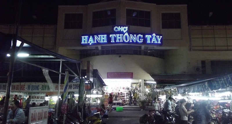 Mua sỉ quần áo chợ Hạnh Thông Tây: Kinh nghiệm đi chợ đêm cực hay
