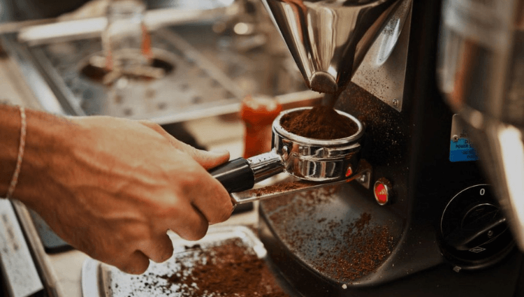 Tất tần tận những điều bạn nên biết khi mở quán cà phê rang xay