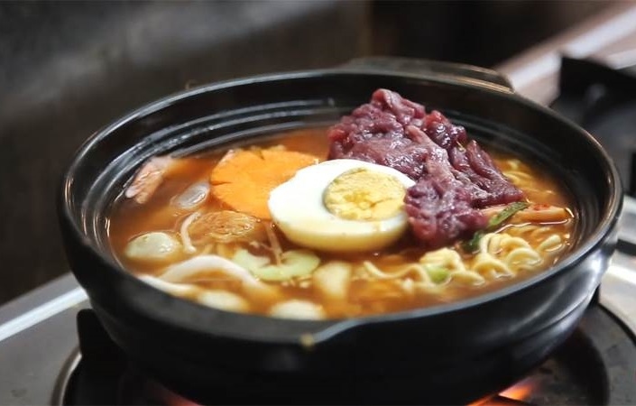 Hốt bạc với ý tưởng kinh doanh mì cay 7 cấp độ cực "hot"