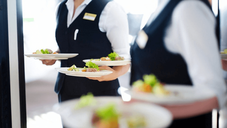 Nhân viên tiếp thực là gì? Công việc của Food Runner bao gồm những gì?