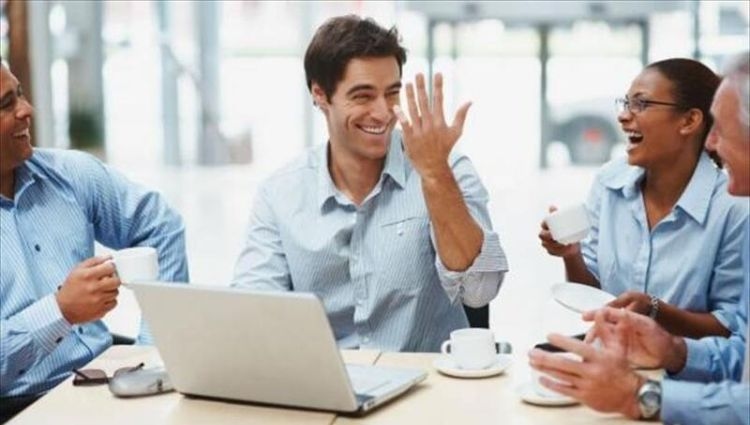 Hài hước với 10 mẹo giúp bạn "tỏ ra nguy hiểm" hơn trong các cuộc họp