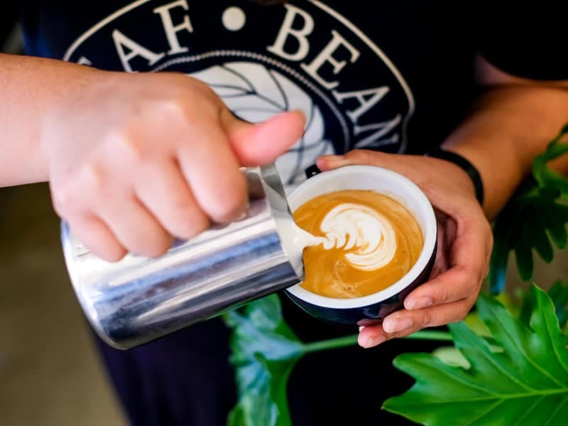 Barista là gì? Khác gì Bartender? Công việc của một Barista như thế nào