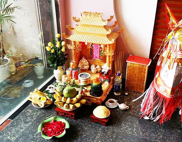Những điều kiêng kỵ khi lau dọn bàn thờ Thần Tài tránh ảnh hưởng đến tài lộc