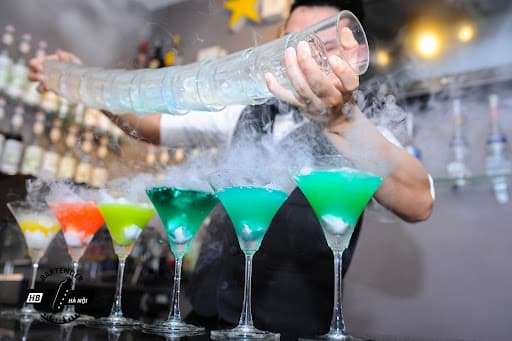 Nghề Bartender là gì? Làm sao để học trở thành Bartender chuyên nghiệp?