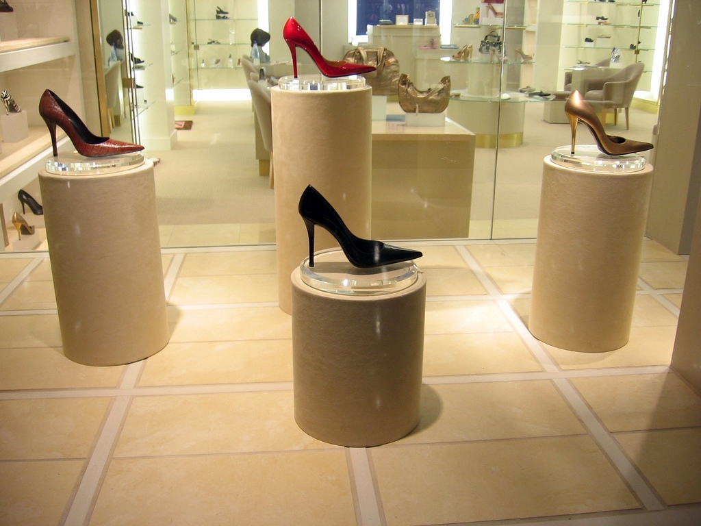 Những câu hỏi nghiên cứu thị trường chuẩn cho cửa hàng giày dép online