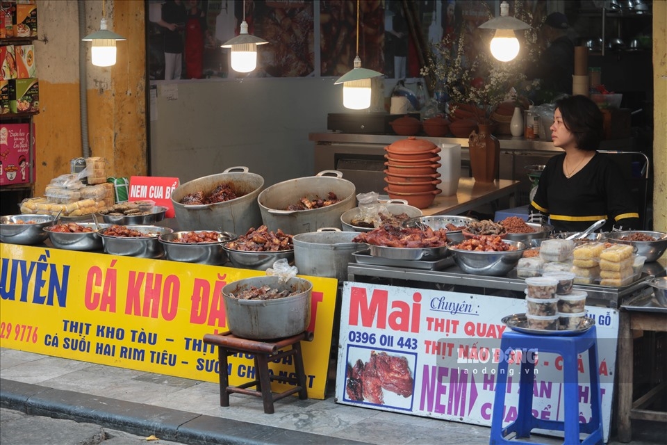 Chợ Hàng Bè - Siêu chợ ẩm thực ngay giữa lòng phổ cổ 
