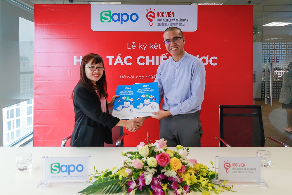 Lễ ký kết Hợp tác chiến lược Sapo & Học viện Khởi nghiệp và Nhân bản chuỗi bán lẻ Việt Nam