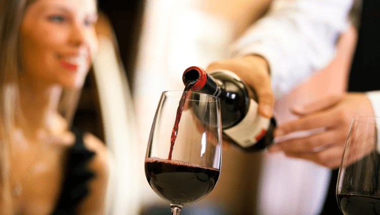 Quy trình phục vụ rượu vang chuyên nghiệp trong các nhà hàng