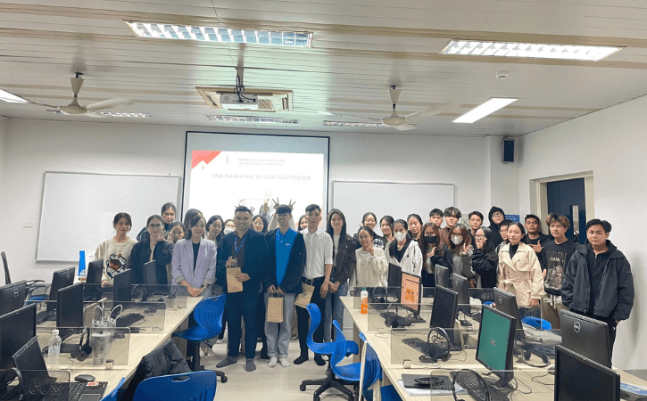 Sapo đồng hành cùng các bạn sinh viên trường Đại học Thăng Long trong lớp học Mô phỏng Kinh doanh