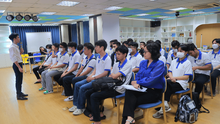 [Sapo Tour] Sinh viên Đại học Nguyễn Trãi trải nghiệm thực tế doanh nghiệp