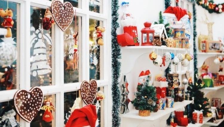 Cách trang trí Noel cửa hàng nổi bật và thu hút nhất