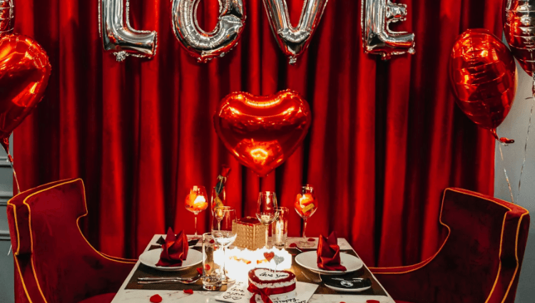 Valentine đỏ là gì? Bí quyết kinh doanh nhà hàng dịp valentine kiếm bội doanh thu
